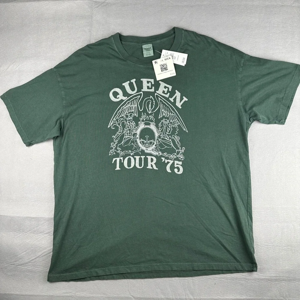 American Eagle Queen Tour 75 Graphic Band Tee Green Silver Glitter Mens M NEW